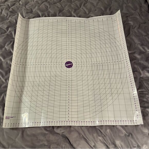 Wilton Fondant or Pizza Measuring Mat Curcle Roll Out Plastuc 23.8 in. x 23.3 in - Picture 11 of 11